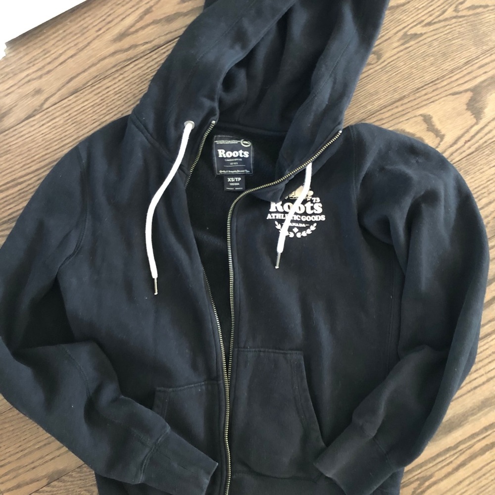 Roots Black Logo Sweater 🐻